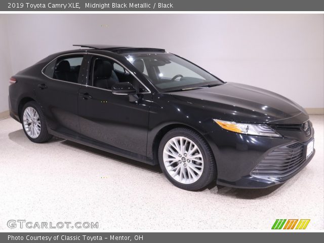 2019 Toyota Camry XLE in Midnight Black Metallic