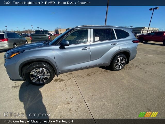 2021 Toyota Highlander XLE AWD in Moon Dust