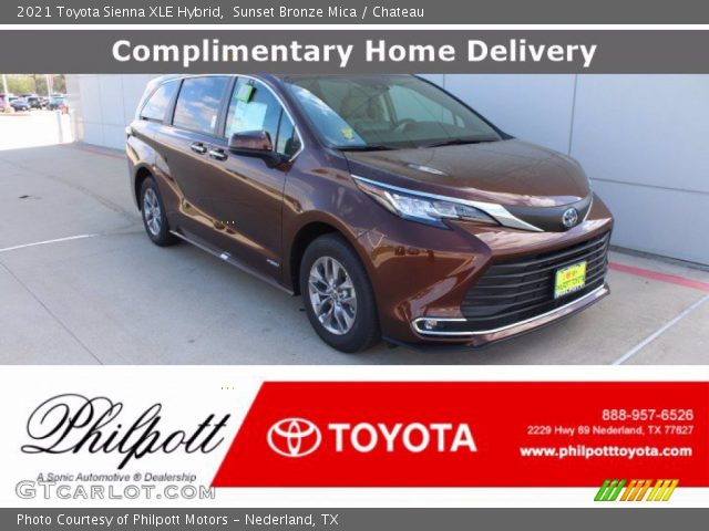2021 Toyota Sienna XLE Hybrid in Sunset Bronze Mica
