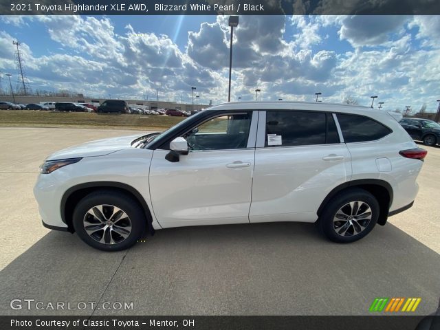 2021 Toyota Highlander XLE AWD in Blizzard White Pearl