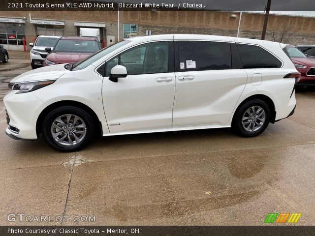 2021 Toyota Sienna XLE AWD Hybrid in Blizzard White Pearl