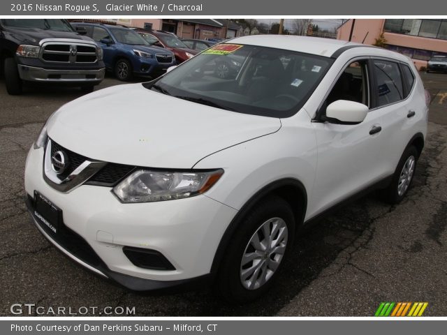 2016 Nissan Rogue S in Glacier White
