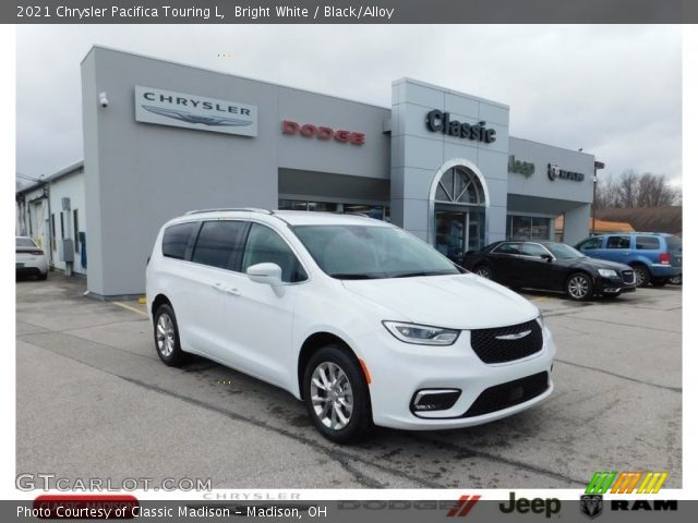 2021 Chrysler Pacifica Touring L in Bright White