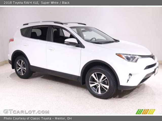 2018 Toyota RAV4 XLE in Super White