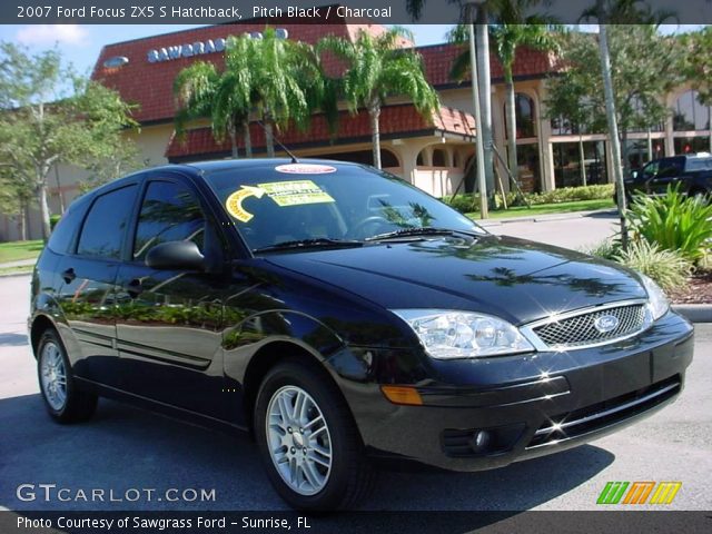 2007 Ford Focus ZX5 S Hatchback in Pitch Black