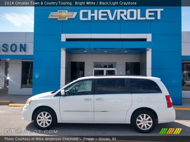 2014 Chrysler Town & Country Touring in Bright White