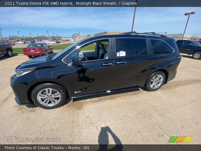 2021 Toyota Sienna XSE AWD Hybrid in Midnight Black Metallic