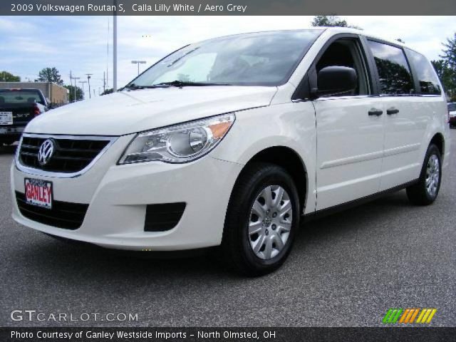 2009 Volkswagen Routan S in Calla Lilly White