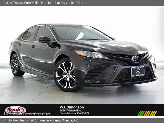 2019 Toyota Camry SE in Midnight Black Metallic