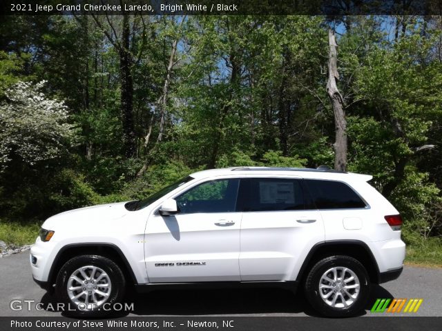 2021 Jeep Grand Cherokee Laredo in Bright White