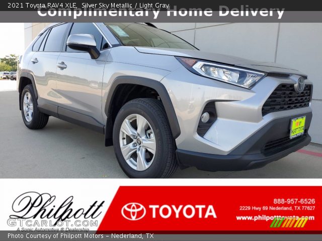 2021 Toyota RAV4 XLE in Silver Sky Metallic