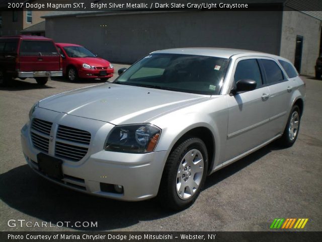 2007 Dodge Magnum SXT in Bright Silver Metallic