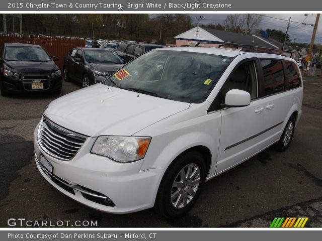 2015 Chrysler Town & Country Touring in Bright White