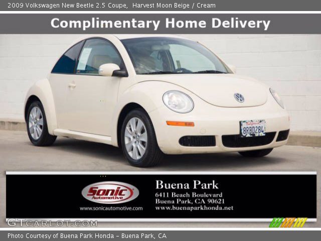 2009 Volkswagen New Beetle 2.5 Coupe in Harvest Moon Beige