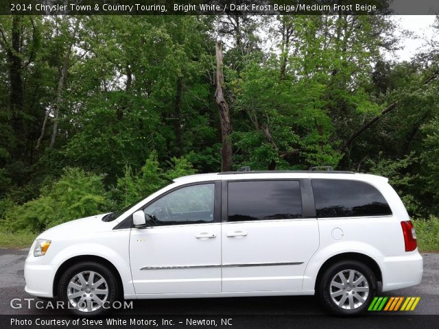 2014 Chrysler Town & Country Touring in Bright White