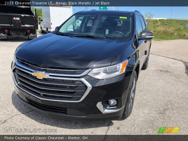 2021 Chevrolet Traverse LT in Mosaic Black Metallic