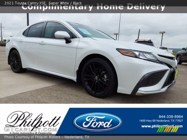 2021 Toyota Camry XSE in Super White