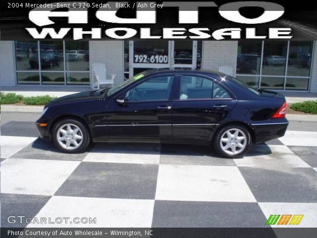 2004 Mercedes-Benz C 320 Sedan in Black