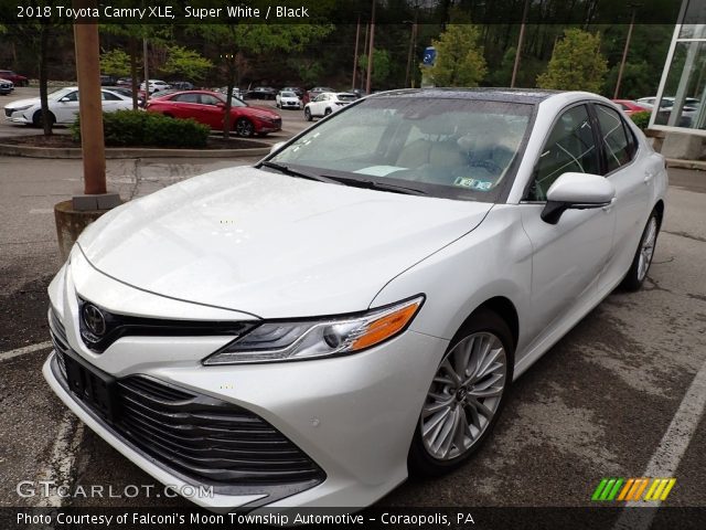 2018 Toyota Camry XLE in Super White