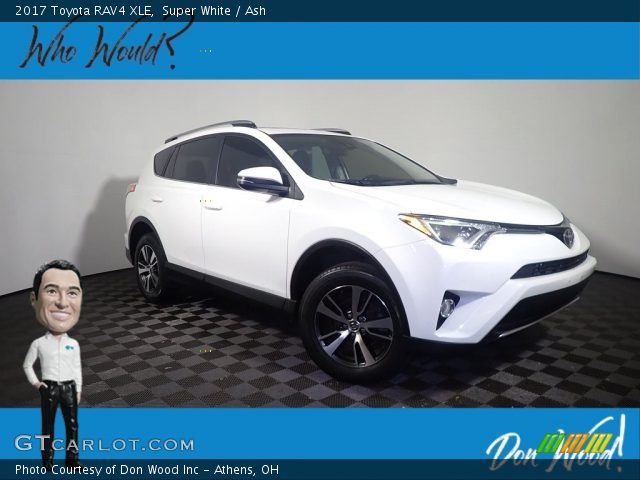 2017 Toyota RAV4 XLE in Super White