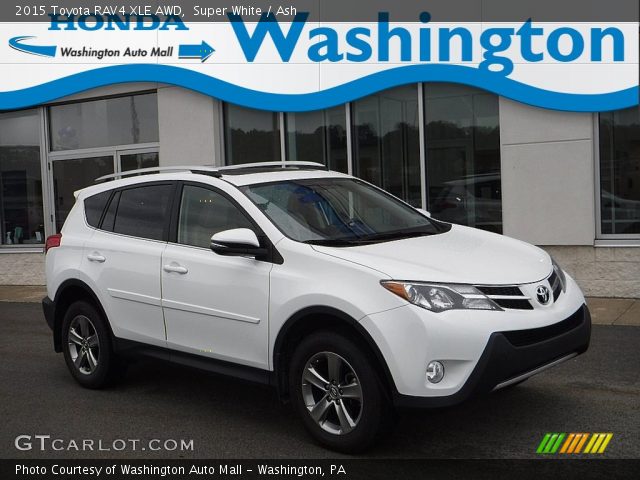 2015 Toyota RAV4 XLE AWD in Super White