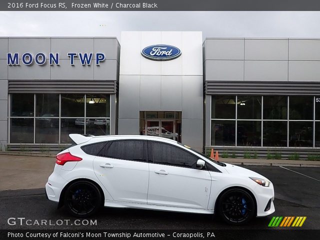 2016 Ford Focus RS in Frozen White