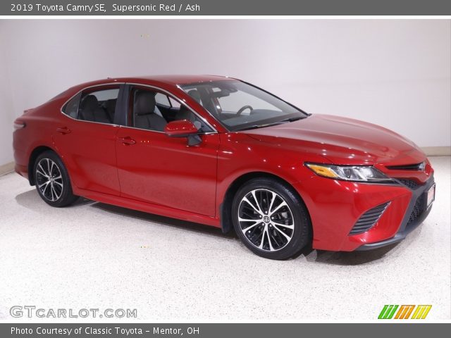2019 Toyota Camry SE in Supersonic Red
