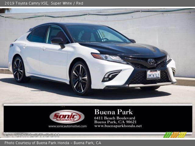 2019 Toyota Camry XSE in Super White