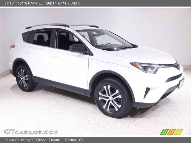 2017 Toyota RAV4 LE in Super White