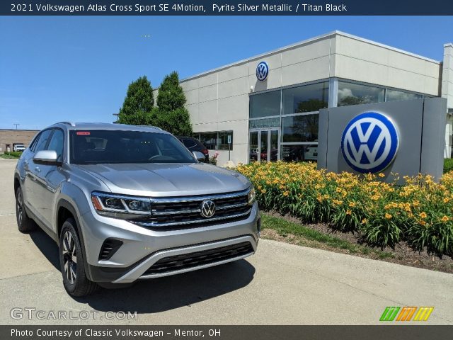 2021 Volkswagen Atlas Cross Sport SE 4Motion in Pyrite Silver Metallic