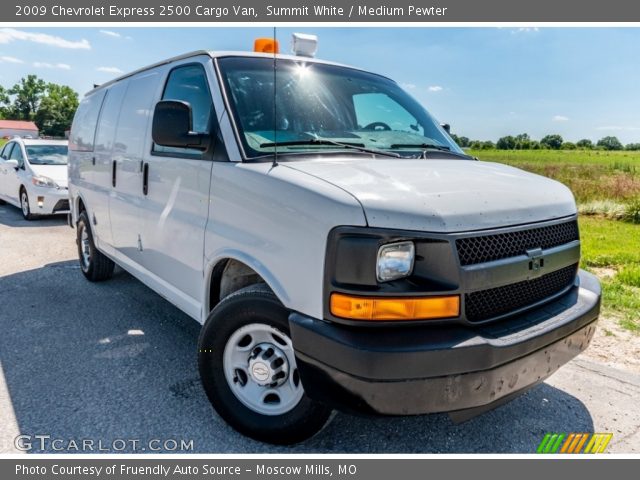 2009 Chevrolet Express 2500 Cargo Van in Summit White