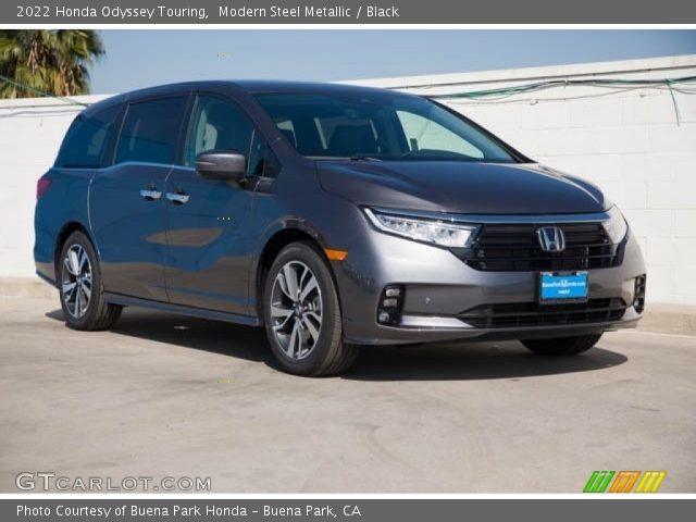 2022 Honda Odyssey Touring in Modern Steel Metallic