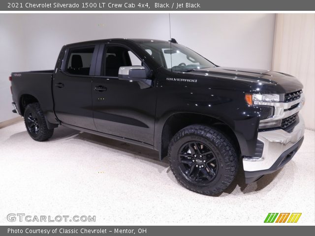 2021 Chevrolet Silverado 1500 LT Crew Cab 4x4 in Black