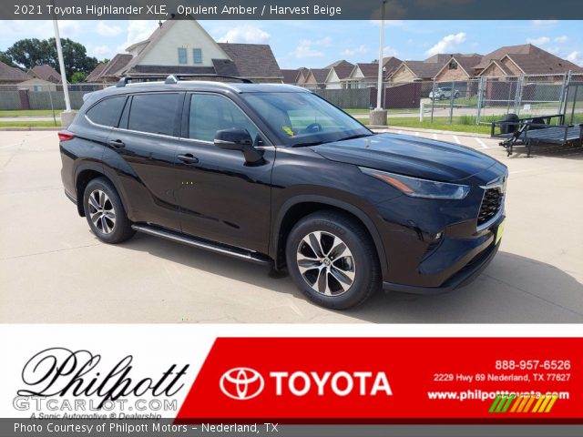 2021 Toyota Highlander XLE in Opulent Amber