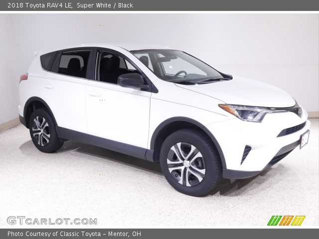 2018 Toyota RAV4 LE in Super White