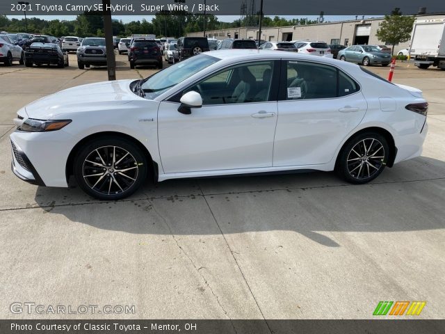 2021 Toyota Camry SE Hybrid in Super White