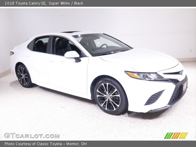 2018 Toyota Camry SE in Super White