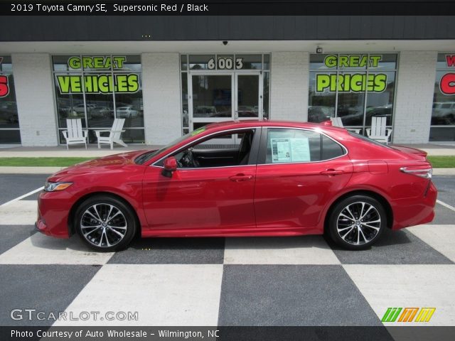 2019 Toyota Camry SE in Supersonic Red