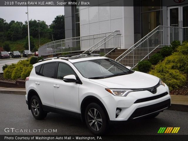 2018 Toyota RAV4 XLE AWD in Super White