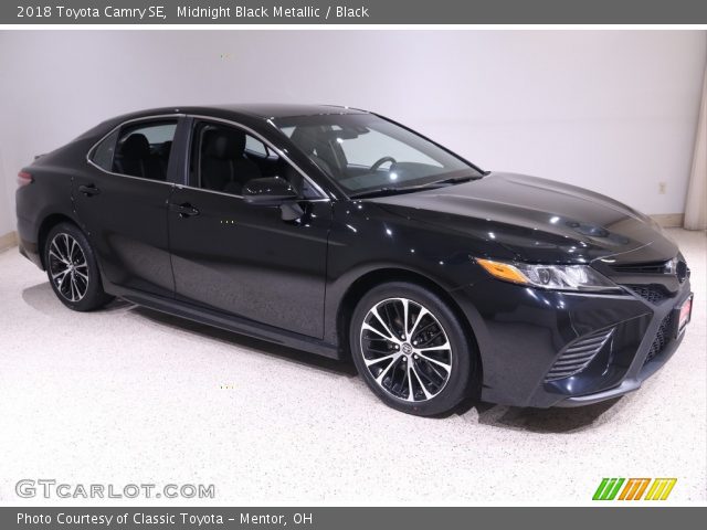2018 Toyota Camry SE in Midnight Black Metallic