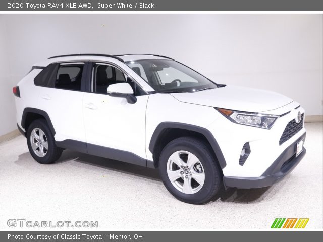 2020 Toyota RAV4 XLE AWD in Super White