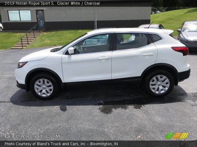 2019 Nissan Rogue Sport S in Glacier White