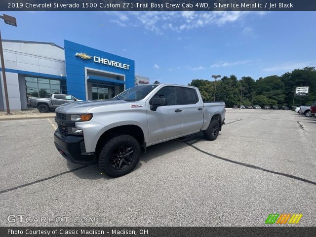 2019 Chevrolet Silverado 1500 Custom Z71 Trail Boss Crew Cab 4WD in Silver Ice Metallic