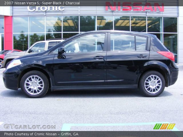 2007 Nissan Versa S in Super Black