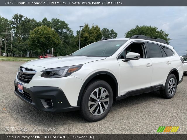 2022 Subaru Outback 2.5i Premium in Crystal White Pearl