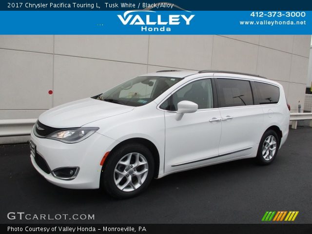 2017 Chrysler Pacifica Touring L in Tusk White