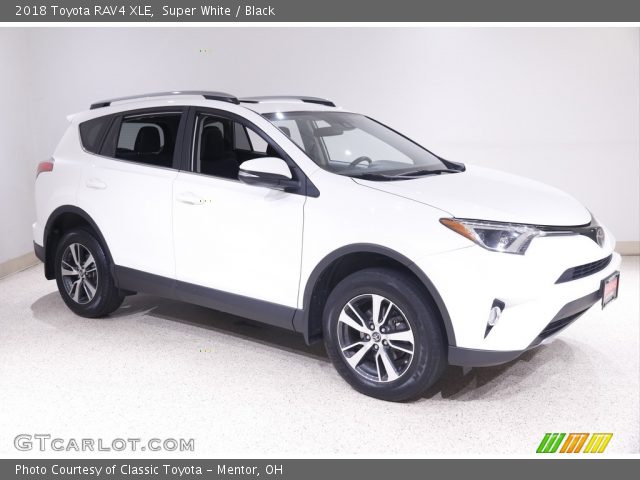 2018 Toyota RAV4 XLE in Super White