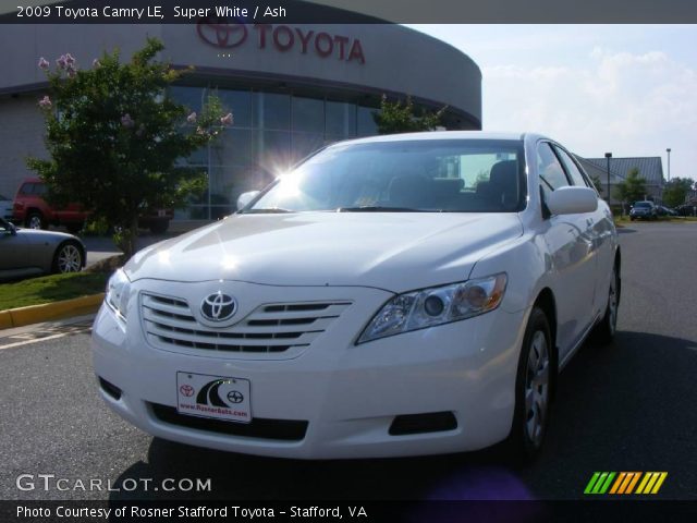 2009 Toyota Camry LE in Super White