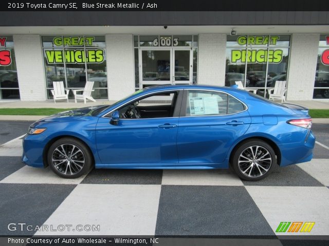 2019 Toyota Camry SE in Blue Streak Metallic