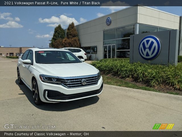 2021 Volkswagen Passat R-Line in Pure White